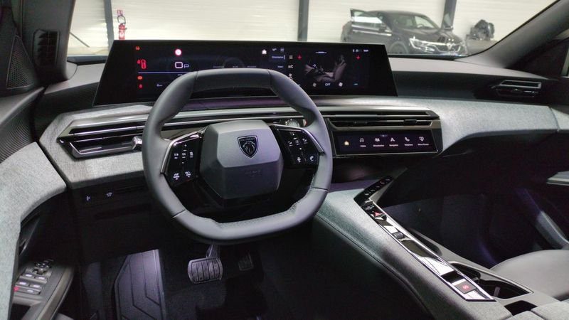 Peugeot 3008 nouveau Hybrid 145 e-dcs6 allure + navi + pack 360 vision & drive assist