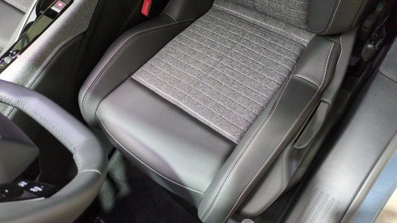 Peugeot 3008 nouveau Hybrid 145 e-dcs6 allure + navi + pack 360 vision & drive assist