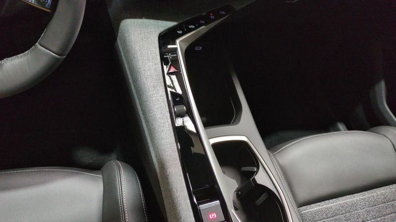 Peugeot 5008 nouveau Hybrid 145 e-dcs6 7pl allure surequipe