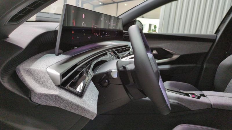 Peugeot 5008 nouveau Hybrid 145 e-dcs6 7pl allure surequipe