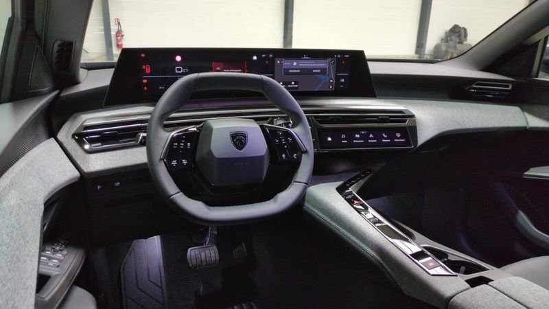 Peugeot 5008 nouveau Hybrid 145 e-dcs6 7pl allure surequipe