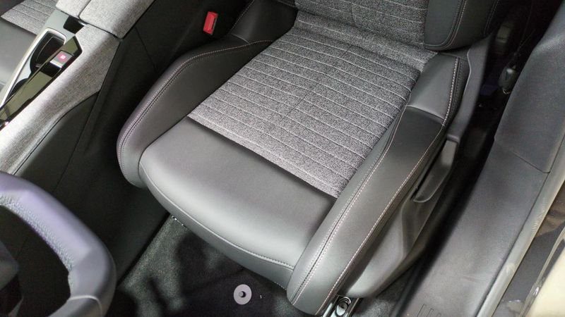 Peugeot 5008 nouveau Hybrid 145 e-dcs6 7pl allure surequipe