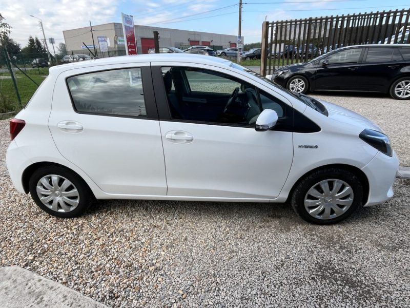 TOYOTA YARIS HSD 100h France Connect 01/2016