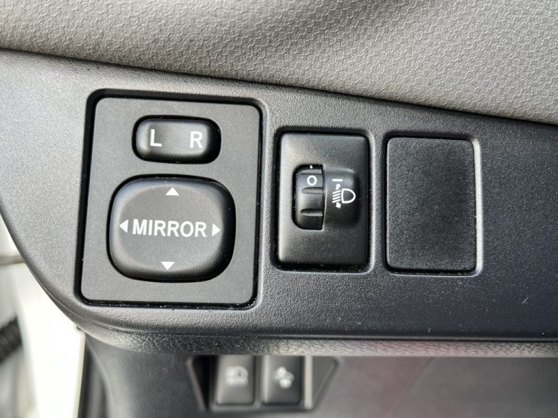 TOYOTA YARIS HSD 100h France Connect 01/2016