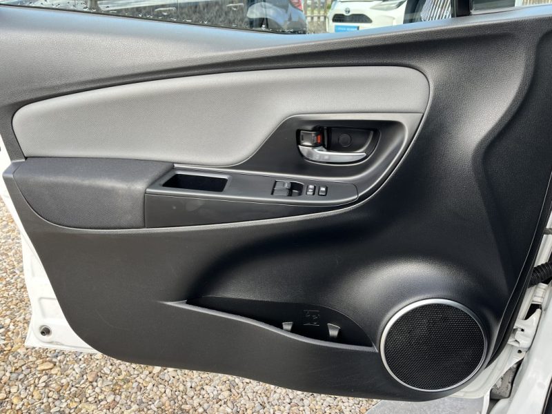 TOYOTA YARIS HSD 100h France Connect 01/2016