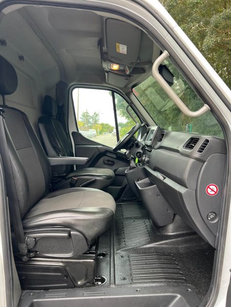 RENAULT MASTER F3500 L2H2 DCI 135 GRAND CONFORT