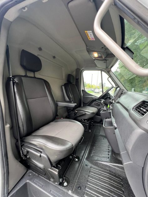 RENAULT MASTER F3500 L2H2 DCI 135 GRAND CONFORT