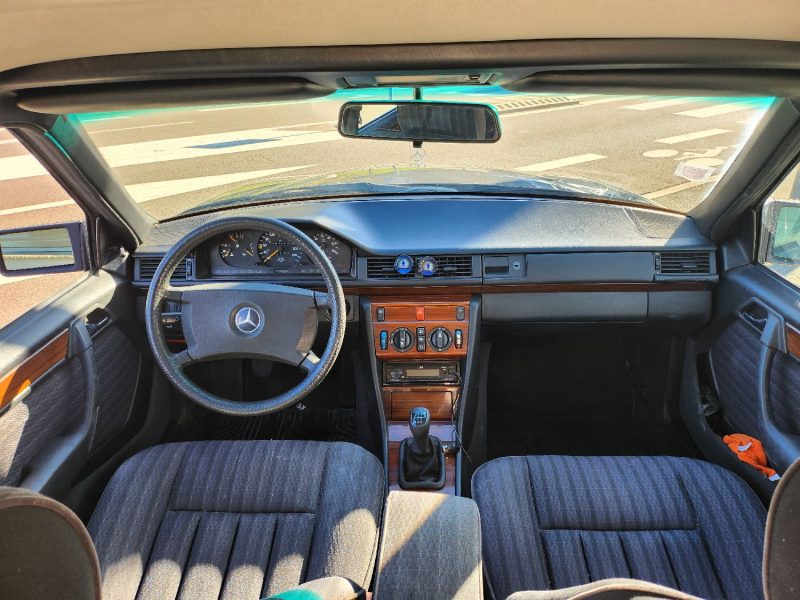 MERCEDES 250 250 Turbo D (W124) 