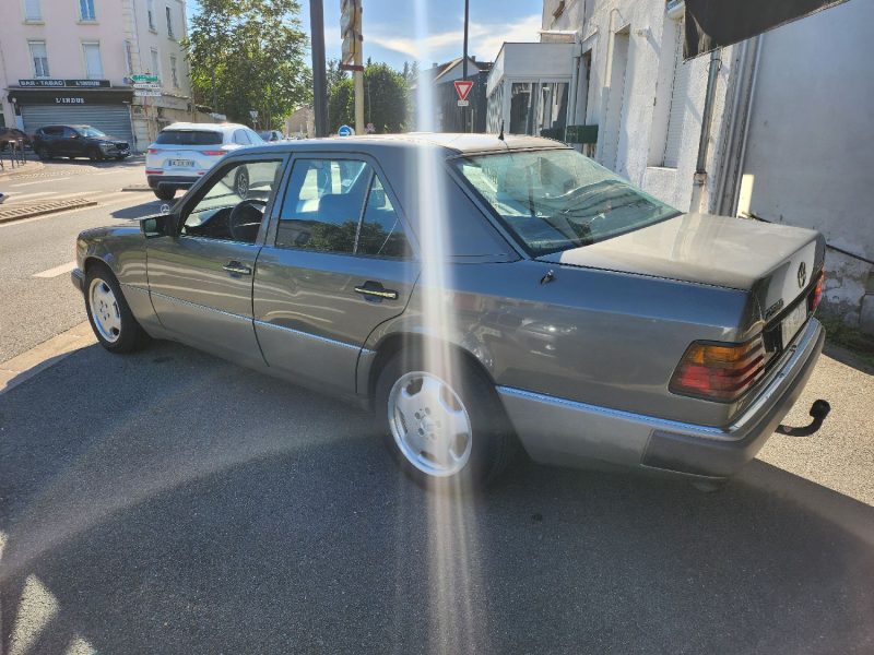 MERCEDES 250 250 Turbo D (W124) 