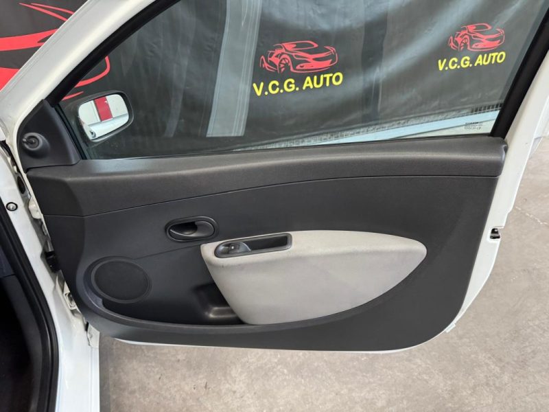 RENAULT CLIO 1.2i 16V 75ch GPL Authentique