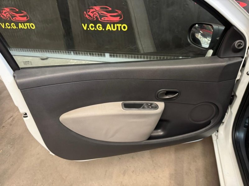 RENAULT CLIO 1.2i 16V 75ch GPL Authentique