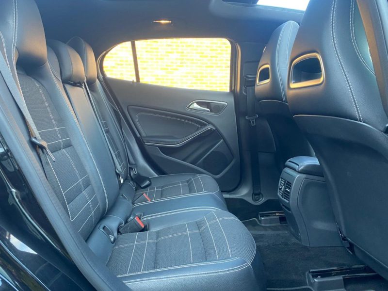 MERCEDES GLA 200 CDI 4MATIC 2015 🚘 Fascination / Toit ouvrant 🌟 / Caméra 📷 / Sièges chauffants ♨️