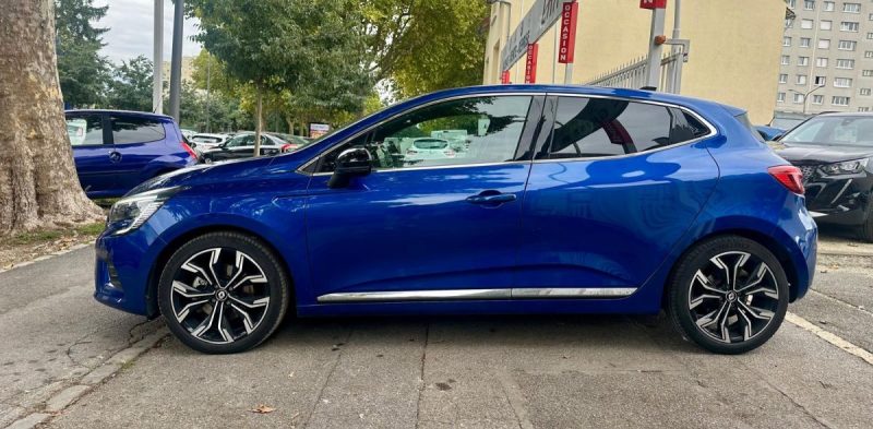 RENAULT CLIO V 1.6 E-Tech full hybrid 145 TECHNO **1ère MAIN** 