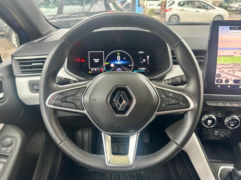 RENAULT CLIO V 1.6 E-Tech full hybrid 145 TECHNO **1ère MAIN** 