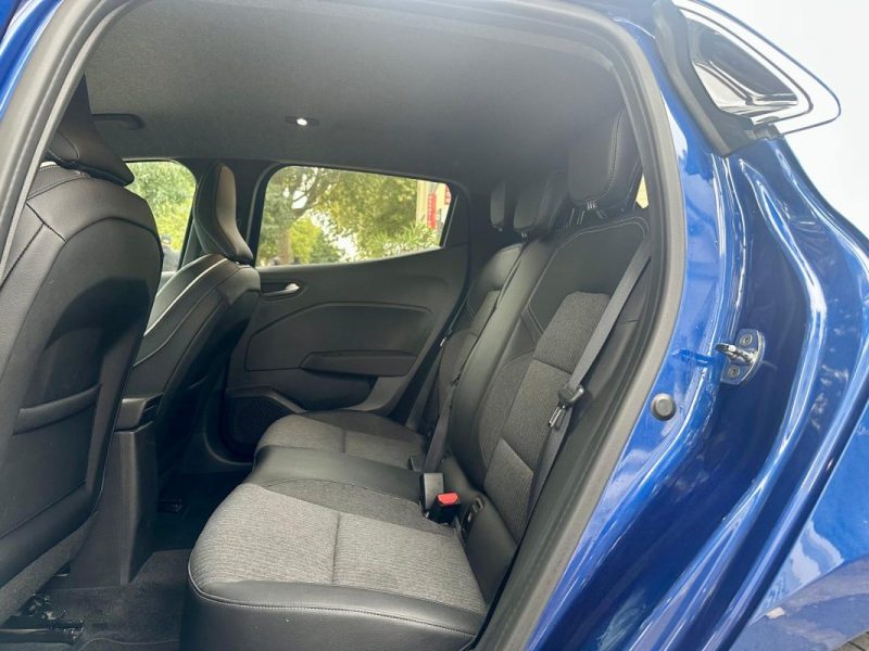 RENAULT CLIO V 1.6 E-Tech full hybrid 145 TECHNO **1ère MAIN** 