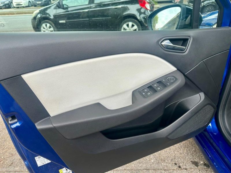 RENAULT CLIO V 1.6 E-Tech full hybrid 145 TECHNO **1ère MAIN** 