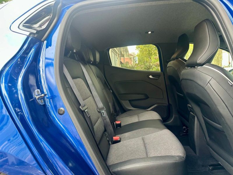 RENAULT CLIO V 1.6 E-Tech full hybrid 145 TECHNO **1ère MAIN** 