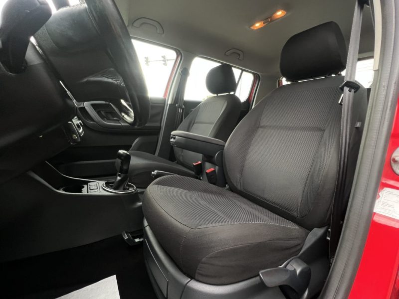 SKODA FABIA II PHASE 2 1.6 TDI 75 Cv 1ERE MAIN / 5 PORTES CLIM REGULATEUR CRIT AIR 2 - GARANTIE 1 AN