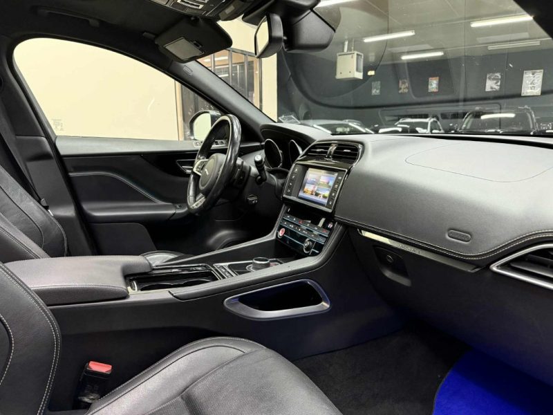 JAGUAR F-PACE 2.0D 180ch R-SPORT 4x4 BVA8 TOIT OUVRANT  2017