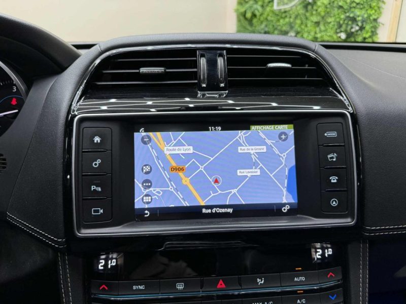 JAGUAR F-PACE 2.0D 180ch R-SPORT 4x4 BVA8 TOIT OUVRANT  2017