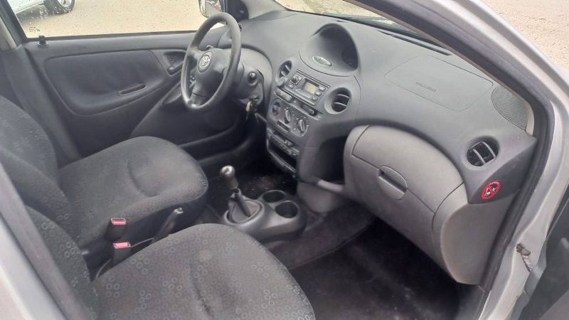 TOYOTA YARIS 65 VVTI LINEA TERRA 2004