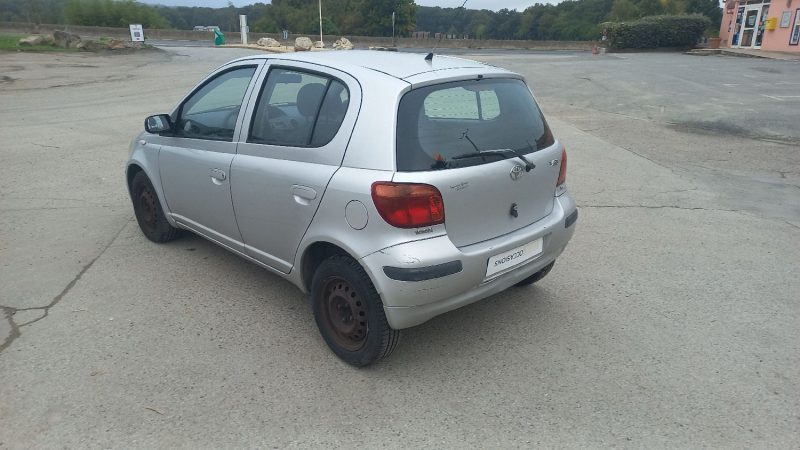 TOYOTA YARIS 65 VVTI LINEA TERRA 2004