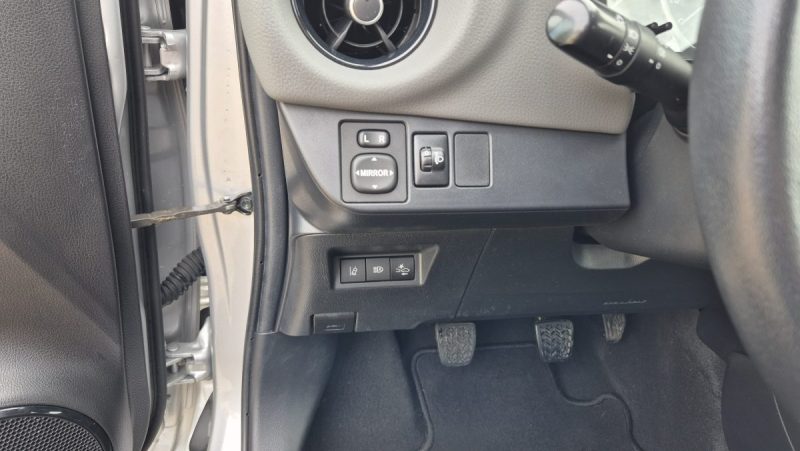 TOYOTA YARIS 69 VVT-i France Business 5p 2019