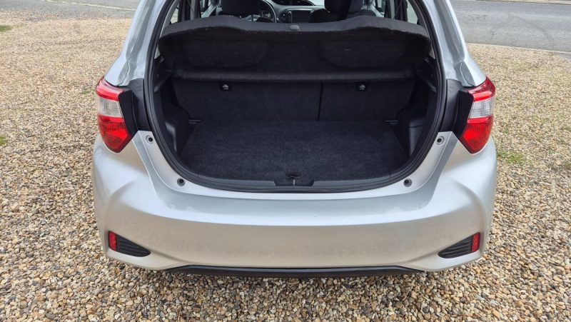 TOYOTA YARIS 69 VVT-i France Business 5p 2019