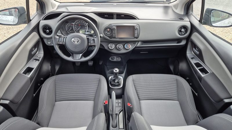 TOYOTA YARIS 69 VVT-i France Business 5p 2019
