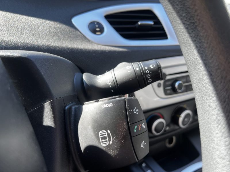 RENAULT MEGANE SCENIC DYNAMIQUE / 95 CV / BVM 2012