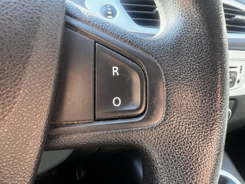 RENAULT MEGANE SCENIC DYNAMIQUE / 95 CV / BVM 2012