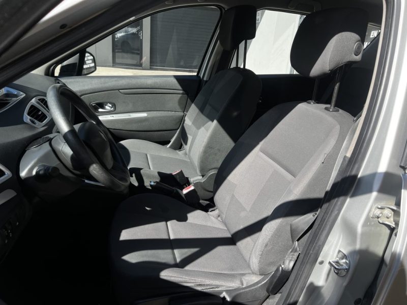 RENAULT MEGANE SCENIC DYNAMIQUE / 95 CV / BVM 2012