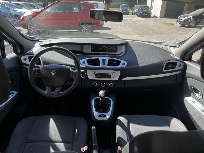 RENAULT MEGANE SCENIC DYNAMIQUE / 95 CV / BVM 2012