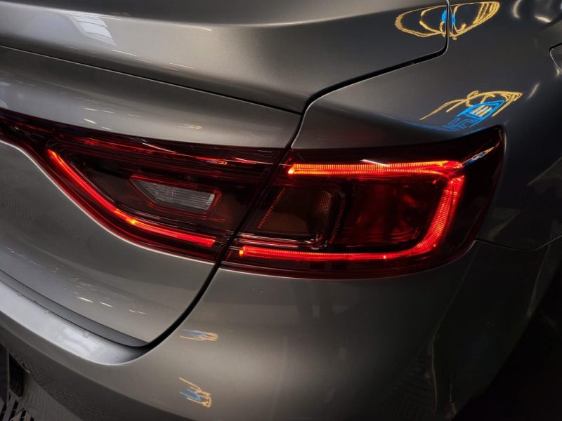RENAULT TALISMAN 1.6 TCe 150ch SIEGES MASSANTS MAIN LIBRE LUMIERES D\'AMBIANCE