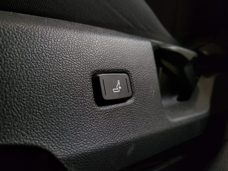 TOYOTA COROLLA TOURING SPORTS 122H DYNAMIC BUSINESS / CAMERA DE RECUL / SIEGES CHAUFFANT / SUIVI COM