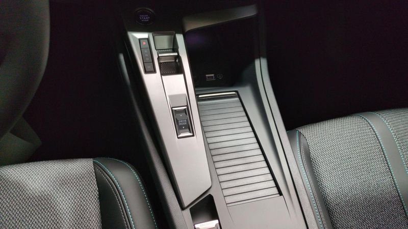 Peugeot 308 Bluehdi 130ch s&s eat8 allure + adml + navi