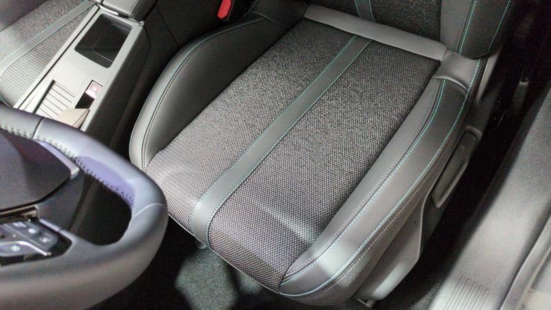 Peugeot 308 Bluehdi 130ch s&s eat8 allure + adml + navi