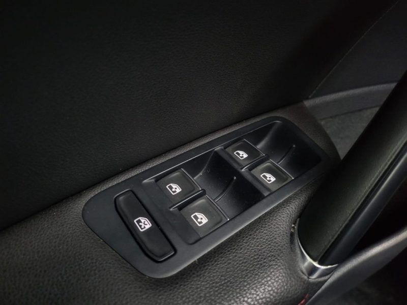 VOLKSWAGEN GOLF GTI 2.0 TSI 220 cv DSG6 