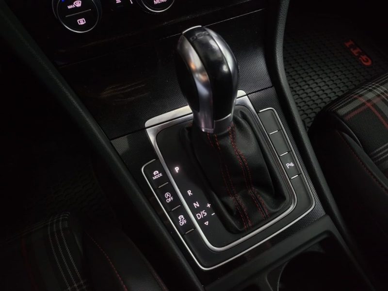 VOLKSWAGEN GOLF GTI 2.0 TSI 220 cv DSG6 