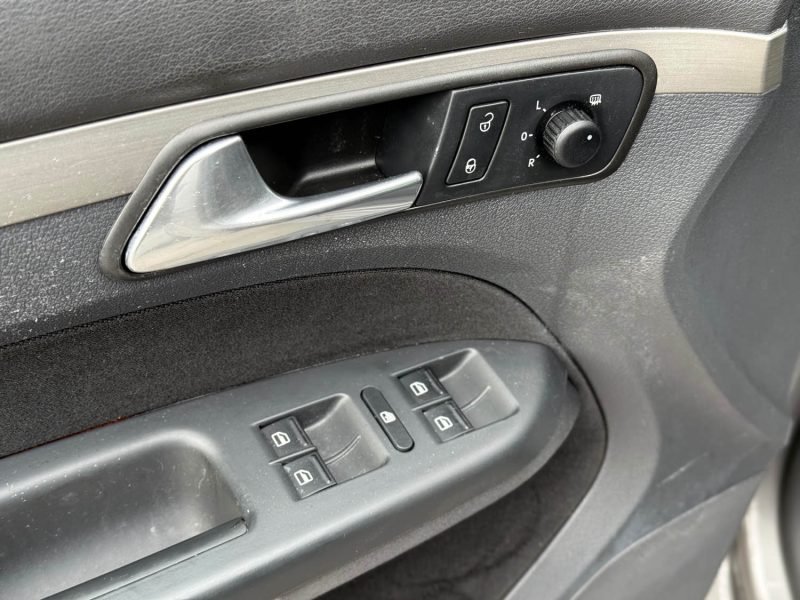 VOLKSWAGEN TOURAN 1.9 TDI 105CH CONFORTLINE 7PL 