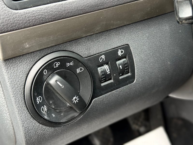 VOLKSWAGEN TOURAN 1.9 TDI 105CH CONFORTLINE 7PL 