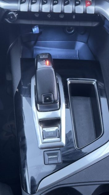 PEUGEOT 3008 1.6 BlueHDi 120ch Active S&S EAT6 