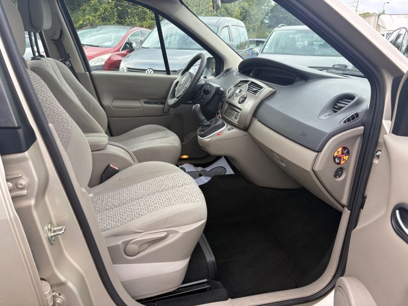 RENAULT MEGANE SCENIC PACK AUTHENTIQUE 1.6 16V 110cv garantie 12  mois