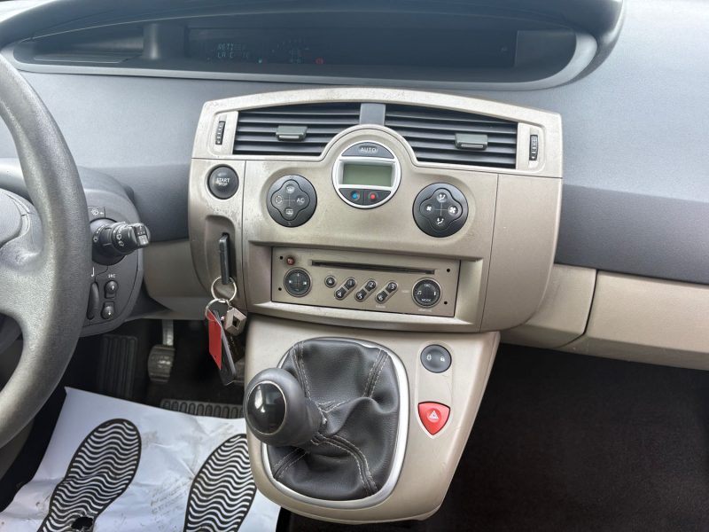 RENAULT MEGANE SCENIC PACK AUTHENTIQUE 1.6 16V 110cv garantie 12  mois