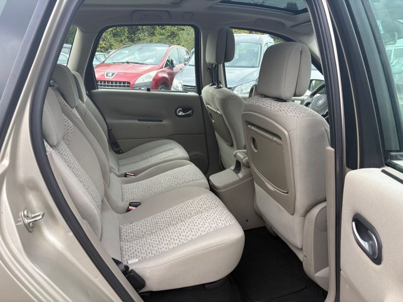 RENAULT MEGANE SCENIC PACK AUTHENTIQUE 1.6 16V 110cv garantie 12  mois