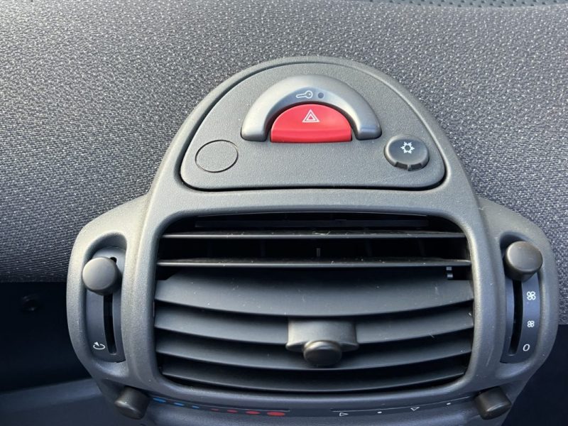 SMART FORTWO II CABRIOLET II 0.7 60 Cv BOITE AUTOMATIQUE / CLIMATISATION 88 300 Kms