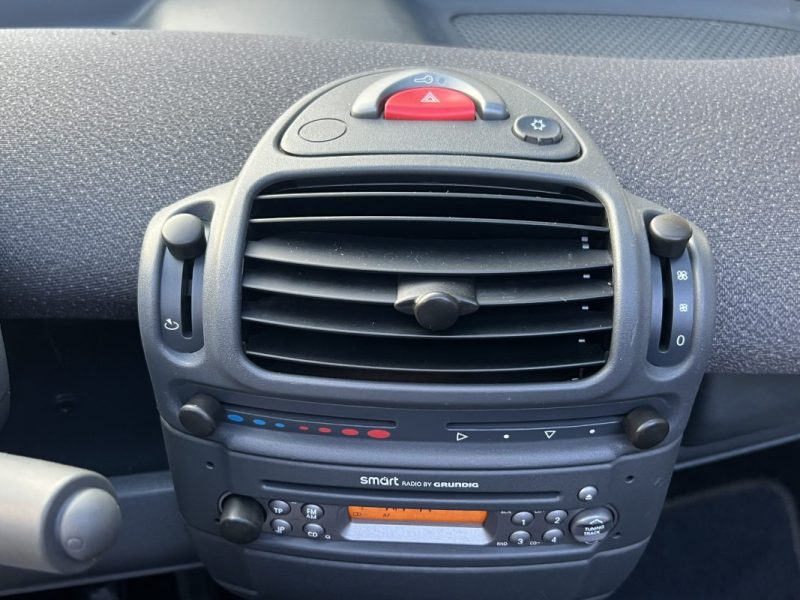 SMART FORTWO II CABRIOLET II 0.7 60 Cv BOITE AUTOMATIQUE / CLIMATISATION 88 300 Kms