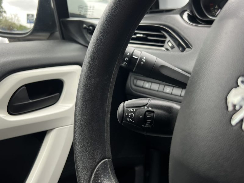 PEUGEOT 208 PHASE 2 LIKE 1.2 68 Cv 1ERE MAIN / 5 PORTES CLIMATISATION CRIT AIR 1 - GARANTIE 1 AN