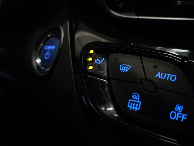 TOYOTA C-HR 122h DYNAMIC BUSINESS / CAMERA DE RECUL / SIEGES CHAUFFANTS 