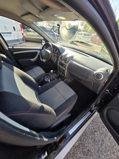 DACIA DUSTER 1.5 dCi 90ch FAP Lauréate 4X2 2012